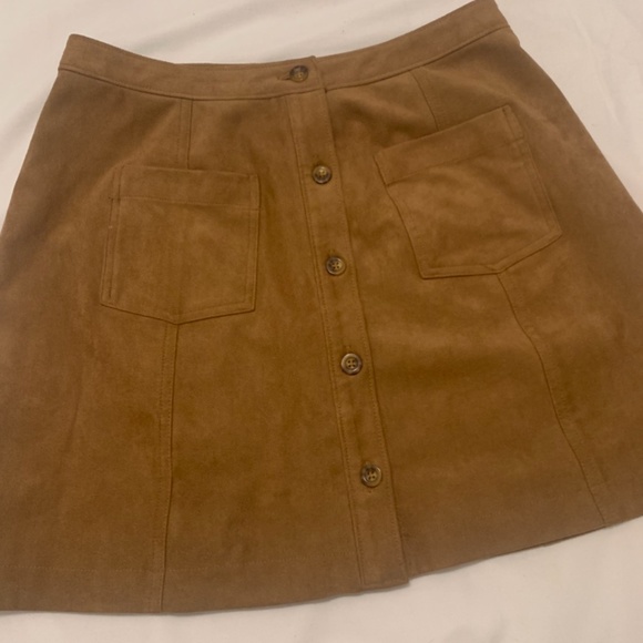 Tan Abercrombie and Fitch skirt - Picture 2 of 3